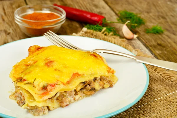 Kıyılmış et ile lazanya