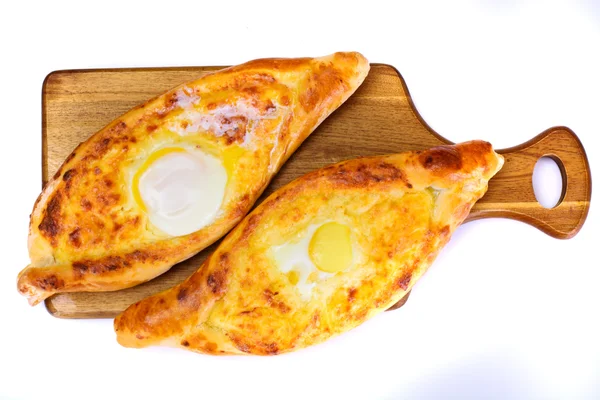 Grúz nemzeti étel pite sajt, köményes Khachapuri — Stock Fotó