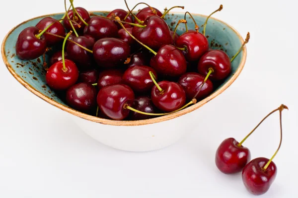 Cherry segar di Wooden Bowl — Stok Foto