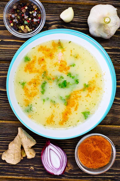 Sopa de creme com molho de caril, pimenta vermelha — Fotografia de Stock