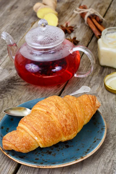 Tea and Croissant. French Breakfast — Stock Photo, Image
