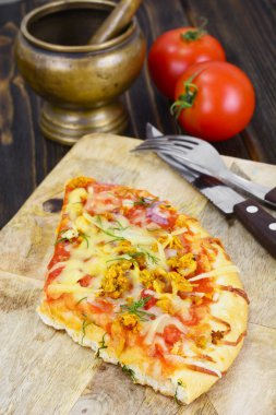 Mantar, peynir, mozzarella peyniri, pizza zeytin ve fesleğen