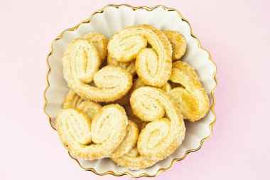 Şeker Puff kurabiye plaka üzerinde