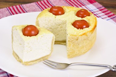 Lezzetli fırında pasta Ricotta ve kiraz domates ile