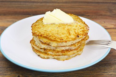 Kızarmış patates gözlemesi. Belarus ve Alman mutfağı