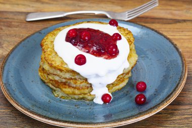 Kızarmış patates gözlemesi. Belarus ve Alman mutfağı