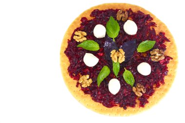 Pizza pancar, fındık, peynir, Mozzarella ve fesleğen ile