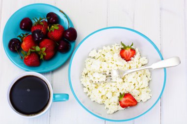 Ev diyet yağ süzme peynir lor çilek ile boncuklu