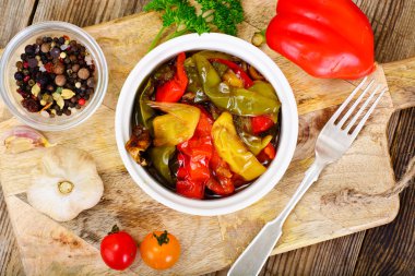 Tatlı biber ızgara ile balsamik, sarımsak