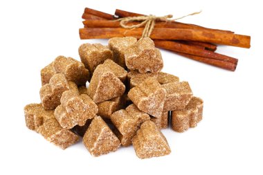 Beyaz üzerine tarçın şeker