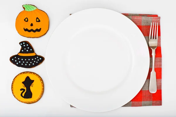 Gingerbread for Halloween with Empty White Plate and Place for Y — Stock Photo, Image