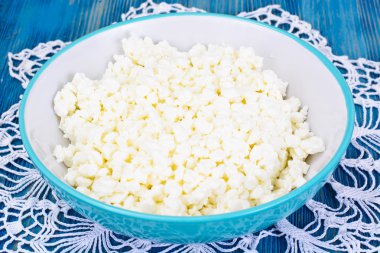 Süzme peynir ile tatlı kiraz