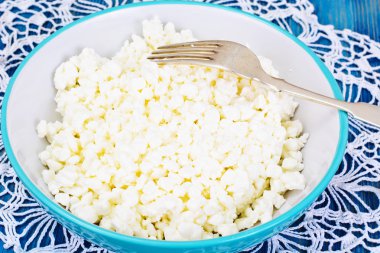 Süzme peynir ile tatlı kiraz