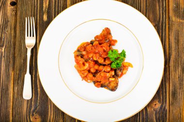 Nohut wirh patlıcan ve domates, soğan