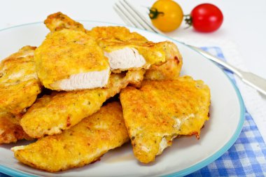 Ekmekli tavuk fileto otlar ile