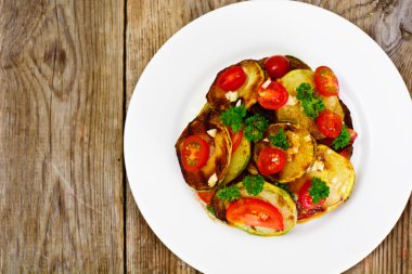 Izgara domates ve sarımsak ile kabak