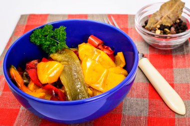 Tatlı biber ızgara ile balsamik, sarımsak