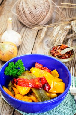 Tatlı biber ızgara ile balsamik, sarımsak