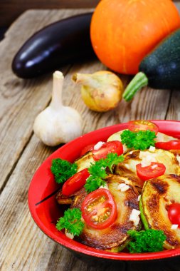 Kabak domates, kızarmış sarımsak