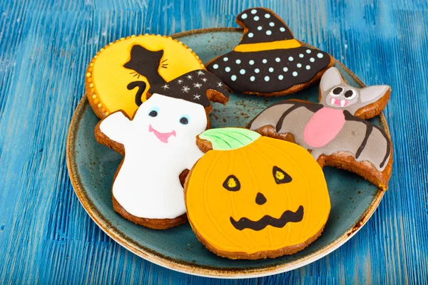 Lebkuchen zu Halloween. Lustiges Ferienessen für Kinder — Stockfoto