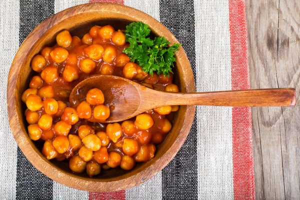 Nakrętki w sos Harissa Studio fotografii na drewno — Zdjęcie stockowe