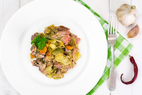 Kabak, patlıcan, biber ve havuç ile domuz eti güveç — Stok fotoğraf