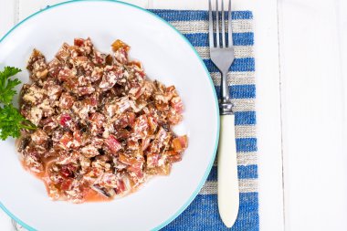 Chard, doğal yoğurt ile kızarmış Mangold