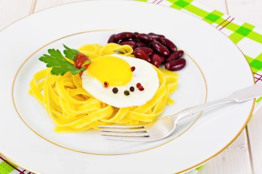 Makarna spagetti makarna yumurta ile