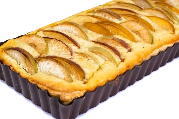Яблочный пирог с творогом и персиками — стоковое фото