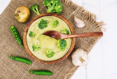 Brokoli kremalı çorba.