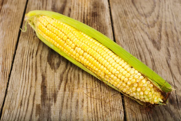 Sweet Tasty Corn Cob Studio Photo on Wood — Stock Photo, Image