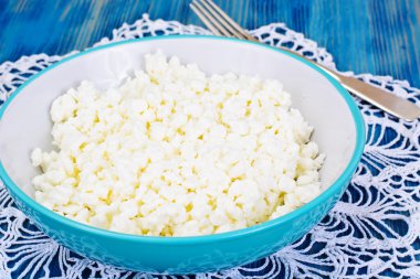 Süzme peynir ile tatlı kiraz