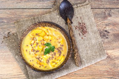 Kremalı patates püresi ve mercimek çorbası