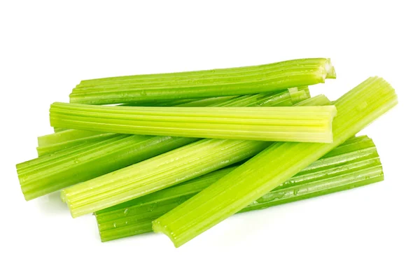 Celery Dibelah Ke dalam Potongan Terisolasi di Latar Belakang Putih — Stok Foto