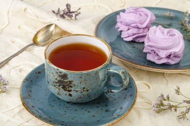 Yabanmersinli ve üzümlü doğal ev yapımı marşmelov. Fotoğraf.