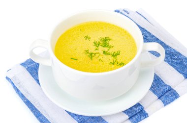 Temiz et, beyaz kasede tavuk suyu çorbası. Fotoğraf.