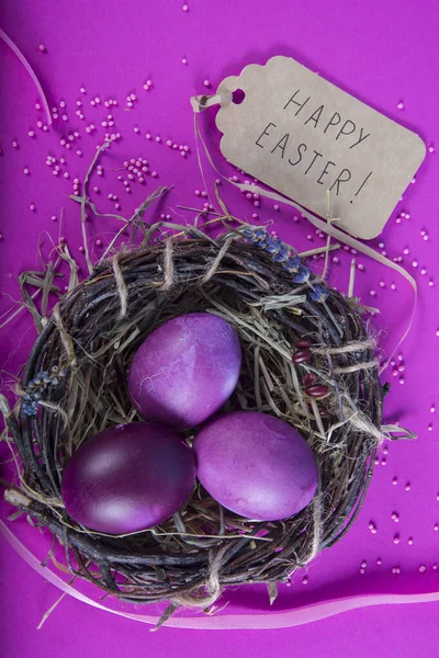 Fondo Colorido Con Huevos Pascua Sobre Fondo Lavanda Feliz Concepto — Foto de Stock