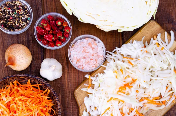 Kohl Und Karotten Zum Kochen Streifen Geschnitten — Stockfoto