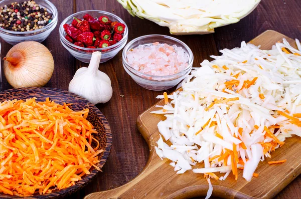 Kohl Und Karotten Zum Kochen Streifen Geschnitten — Stockfoto