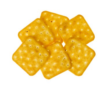 Beyaz arka planda izole edilmiş lezzetli altın tuzlu kraker kurabiyeleri. Stüdyo Fotoğrafı