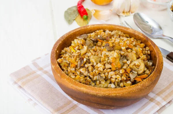 Mingau Trigo Mourisco Cozido Com Cogumelos Cozidos Legumes Foto Estúdio — Fotografia de Stock