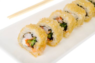 Ilık karidesler beyaz tabakta izole edilmiş. Stüdyo Fotoğrafı