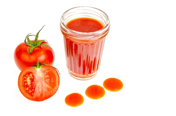 Segelas Jus Tomat Alami Tomat Merah Segar Dengan Latar Belakang — Stok Foto