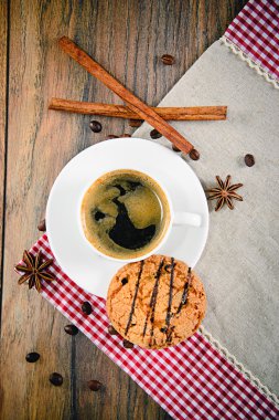 Woody Retro arka plan üzerinde ekmek ile kahve