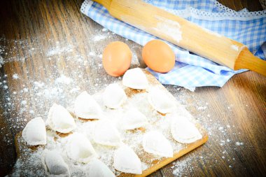 Ham ev yapımı köfte, Rus mantı