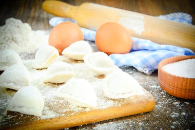 Ham ev yapımı köfte, Rus mantı