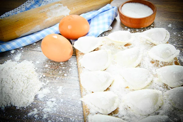 RAW hemlagade dumplings, ryska Pelmeni — Stockfoto