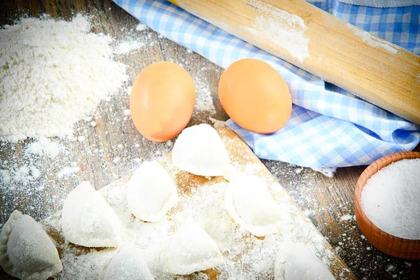 Ham ev yapımı köfte, Rus mantı