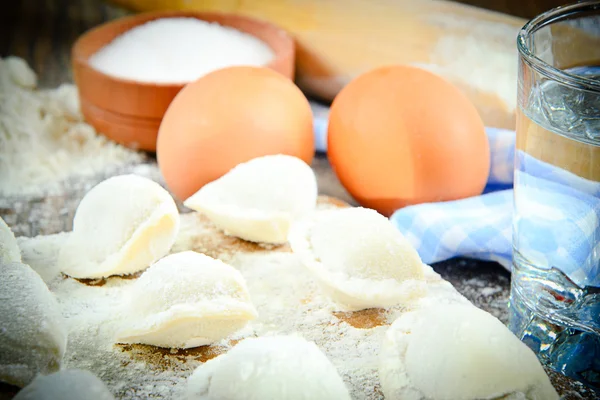 Gnocchi fatti in casa crudi, Pelmeni russi — Foto Stock