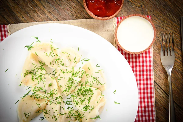 Smakelijk zelfgemaakte knoedels, Russische Pelmeni — Stockfoto